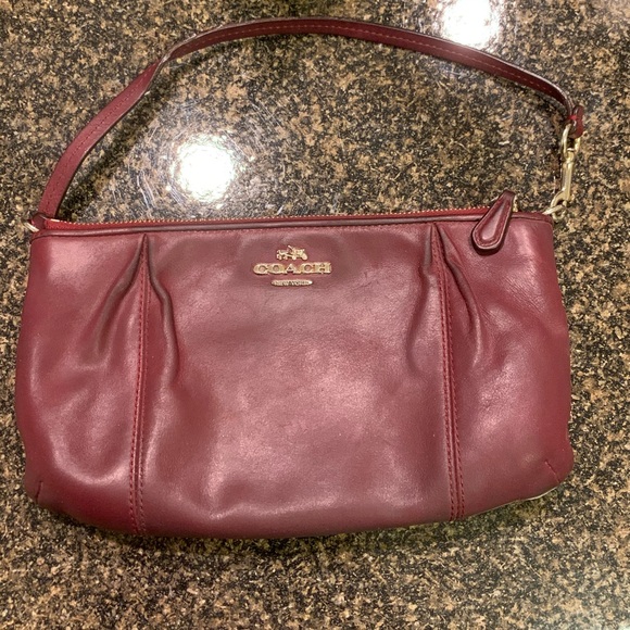 Coach Handbags - ❗️Coach wristlet❗️